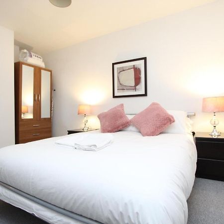 Spacious 1- Bedroom Apartment In E16 伦敦 外观 照片
