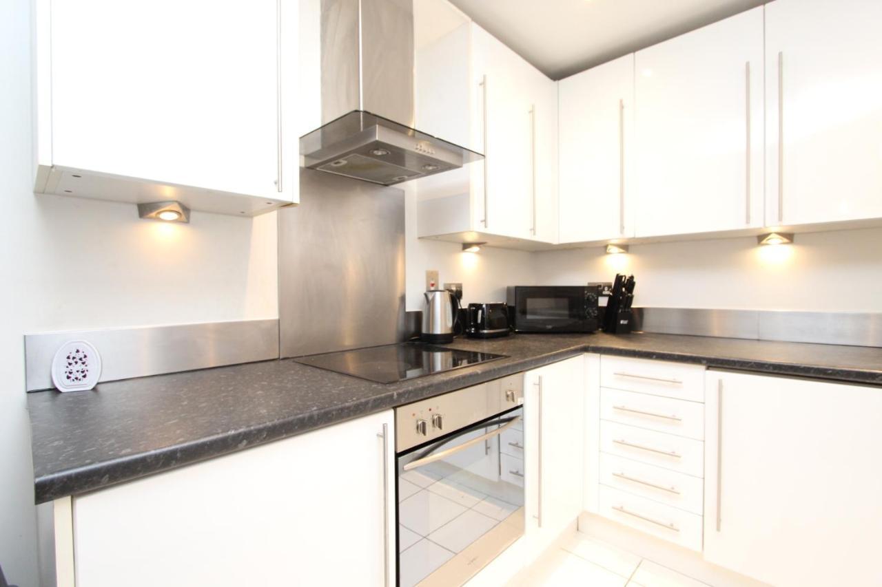 Spacious 1- Bedroom Apartment In E16 伦敦 外观 照片