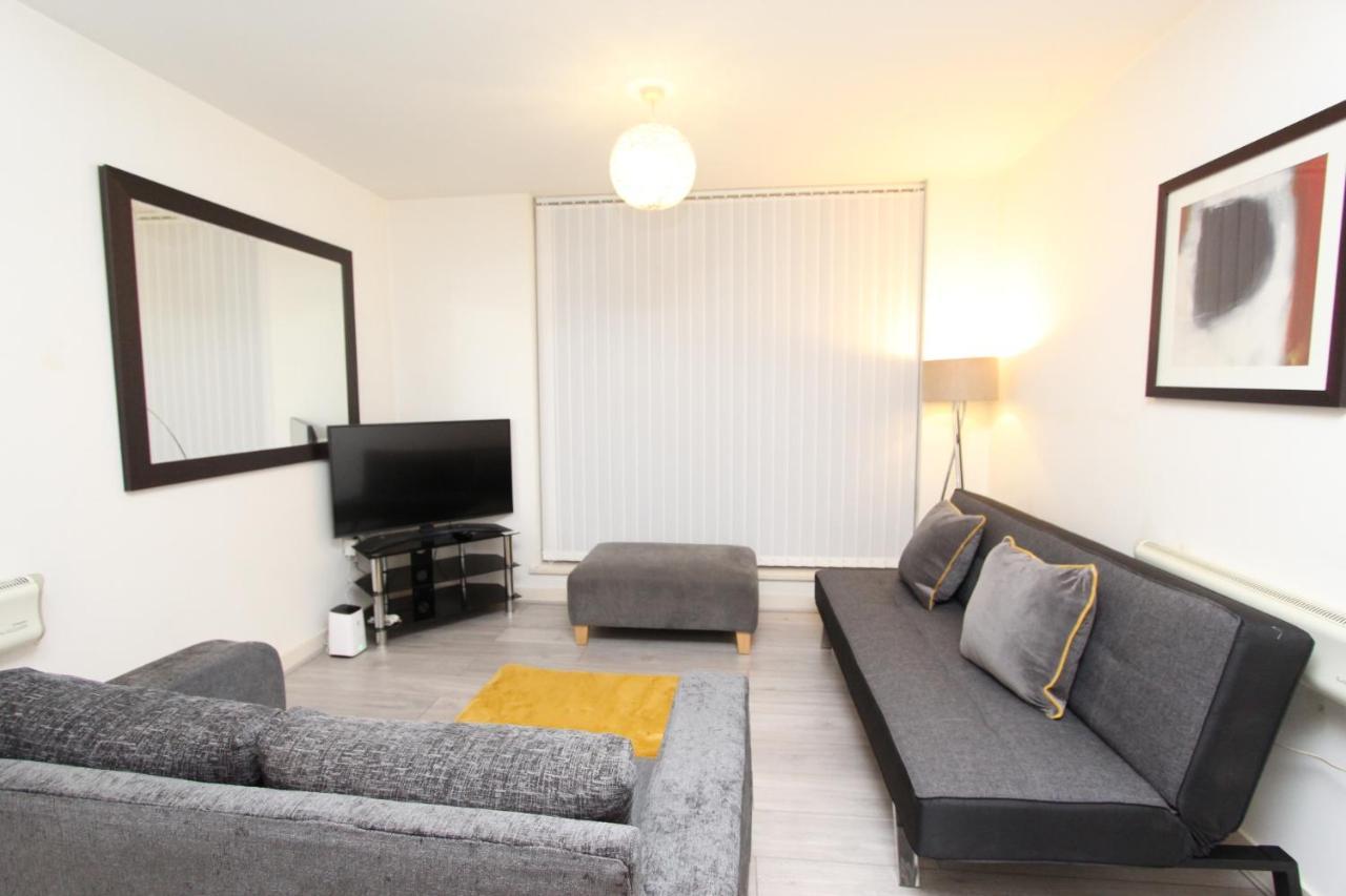 Spacious 1- Bedroom Apartment In E16 伦敦 外观 照片