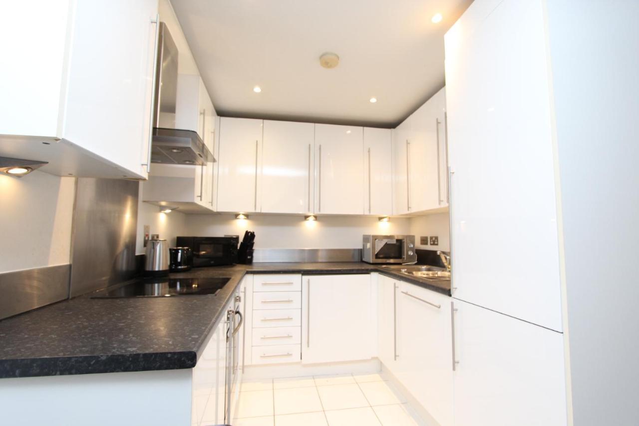 Spacious 1- Bedroom Apartment In E16 伦敦 外观 照片